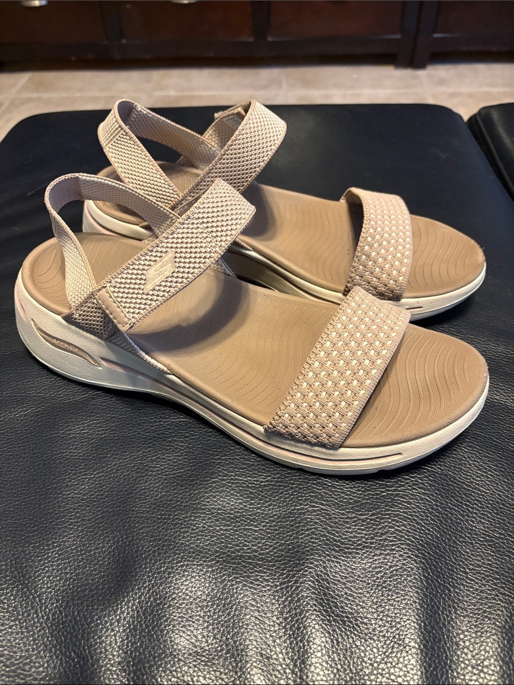 Skechers Go Walk Arch Fit Comfort Sandal - Tan